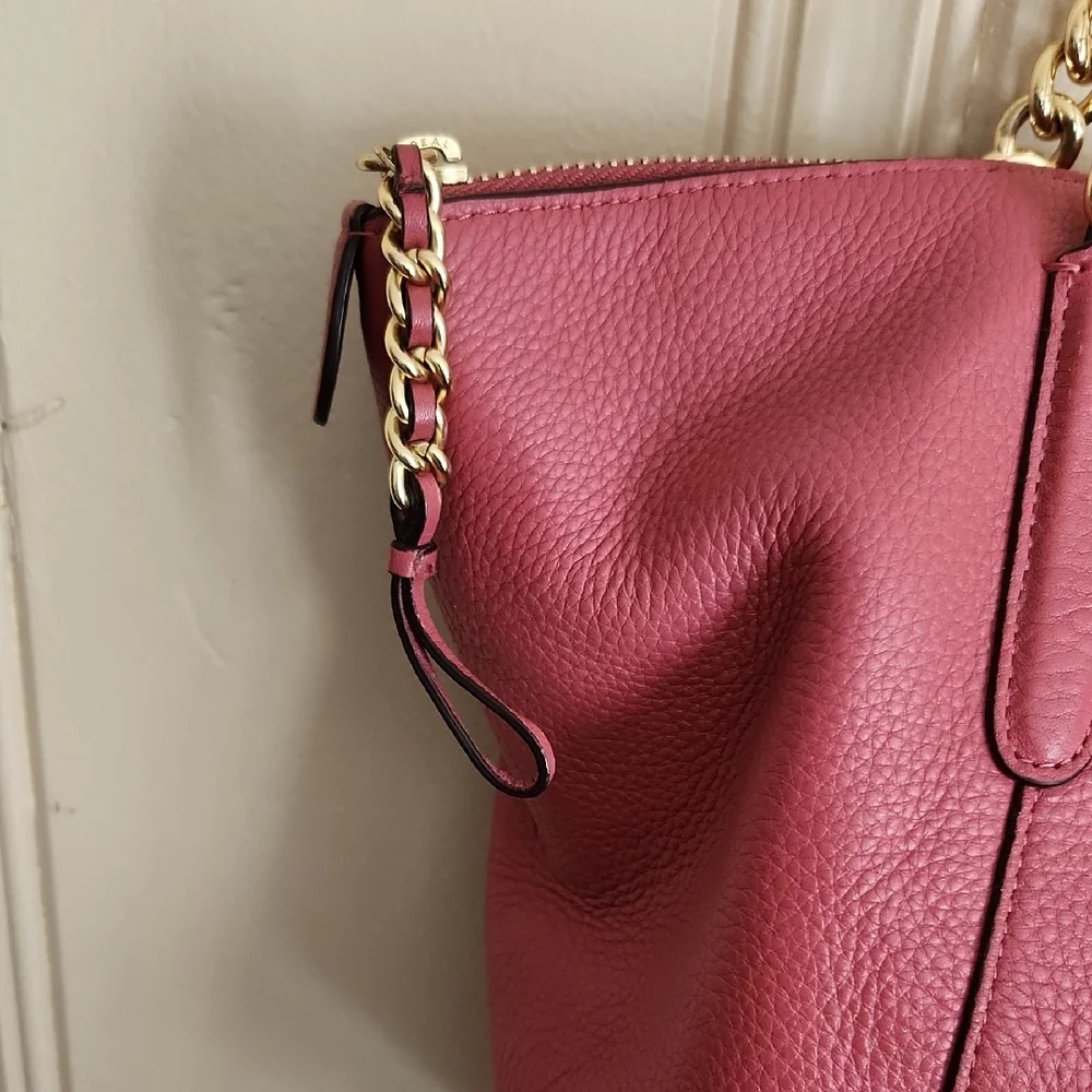 🖤Coach 1941 Dark Pink Leather Chain Tote with Gold Accents And Metal Hang Tag - Picture 4 of 13